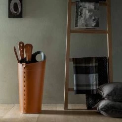 Accessoires De Cheminée Avec Supports En Cuir Nilar, Design Moderne -Décoration D'intérieur accessori per camino con portaferri in cuoio nilar design moderno 9