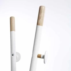 Portemonteau De Design Moderne Italien Blanc Et Bois Naturel Alix 11 Portemonteau De Design Moderne Italien Blanc Et Bois Naturel Alix -Décoration D'intérieur appendiabiti di design moderno bianco e legno naturale alix 4