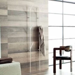 Porte-manteau De Sol Design Moderne En Métal Blanc Ou Chromé - Kottac -Décoration D'intérieur attaccapanni da terra di design moderno in metallo bianco o cromo kottac 5