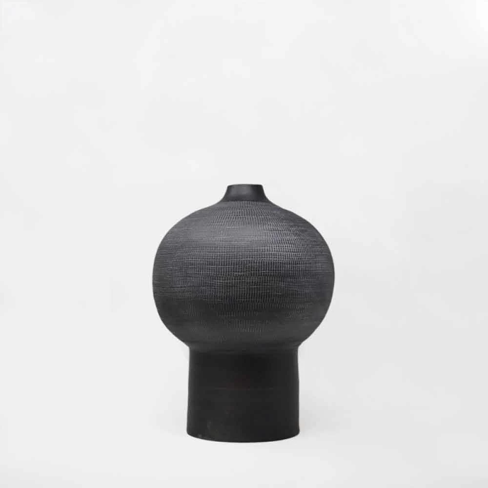 Composition De 4 Vases Décoratifs En Céramique Noire Et Blanche - Calicanto 5 Composition De 4 Vases Décoratifs En Céramique Noire Et Blanche - Calicanto – Image 3