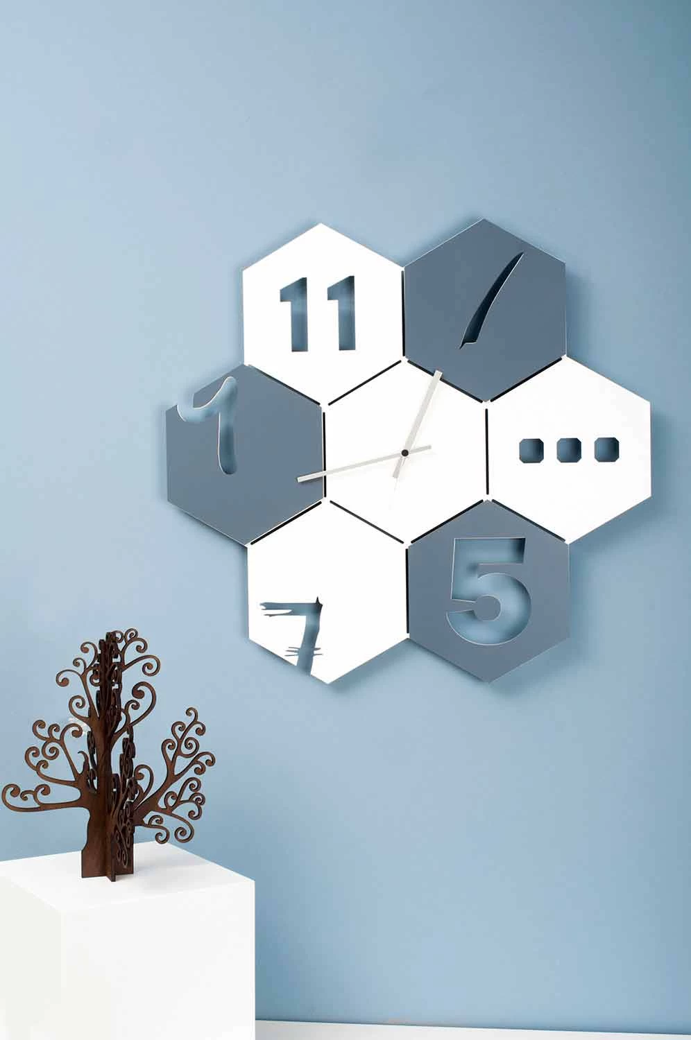 Grande Horloge Murale En Bois Coloré Design Moderne Hexagonal - Nidodape 4 Grande Horloge Murale En Bois Coloré Design Moderne Hexagonal - Nidodape – Image 2