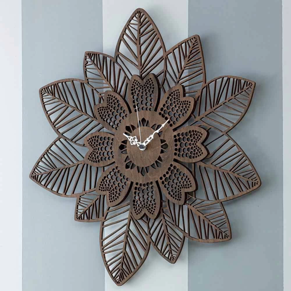 Horloge Murale En Bois Clair Ou Foncé Avec Un Design Fleuri Moderne - Aquilegia 3 Horloge Murale En Bois Clair Ou Foncé Avec Un Design Fleuri Moderne - Aquilegia