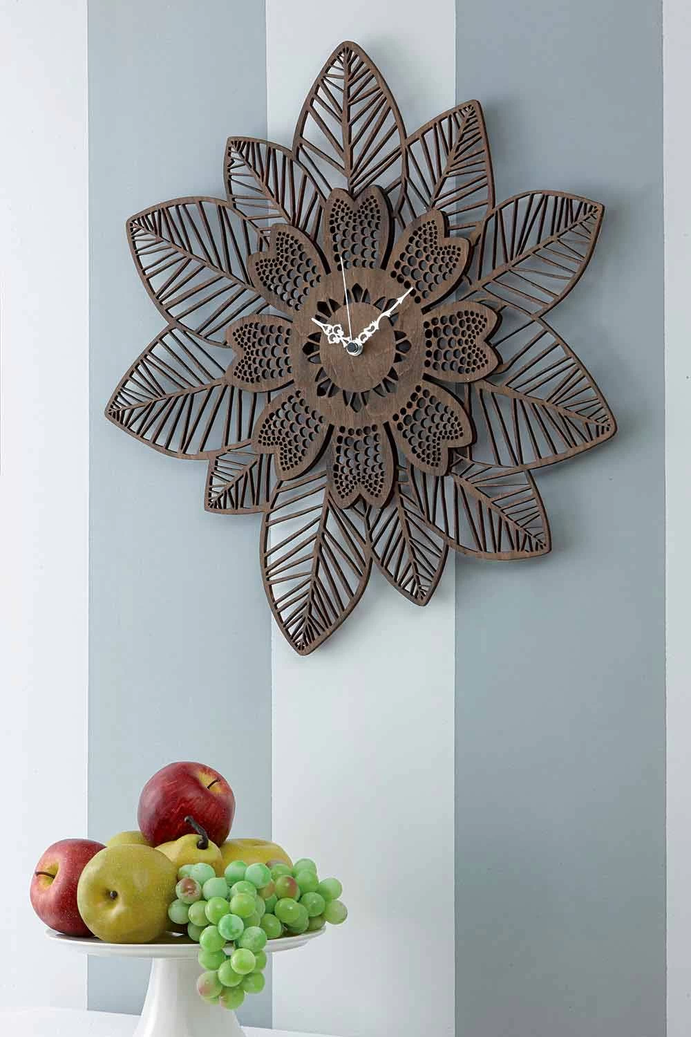 Horloge Murale En Bois Clair Ou Foncé Avec Un Design Fleuri Moderne - Aquilegia 6 Horloge Murale En Bois Clair Ou Foncé Avec Un Design Fleuri Moderne - Aquilegia – Image 4