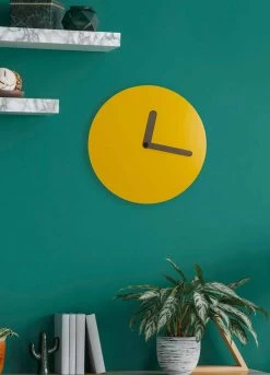 Horloge Murale Moderne En Bois Ocre Design Rond Fabriqué En Italie - Amaltea -Décoration D'intérieur orologio da muro moderno in legno ocra design tondo made in italy amaltea 2