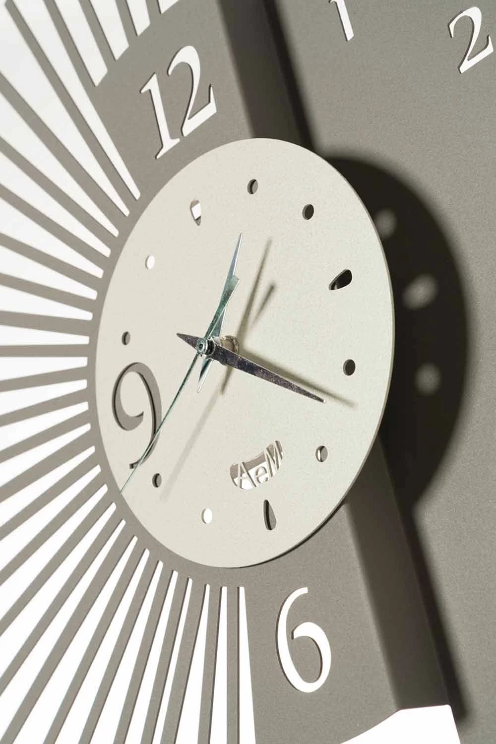 Horloge Murale En Fer Au Design élégant Fabriqué En Italie - Aneto 8 Horloge Murale En Fer Au Design élégant Fabriqué En Italie - Aneto – Image 6