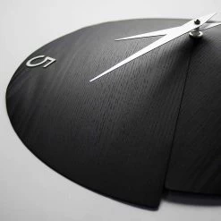 Horologe Murale Moderne Atrisanal En Bois Naturel Made In Italy – Cratere -Décoration D'intérieur orologio moderno da parete con numero in legno naturale made in italy cratere 5