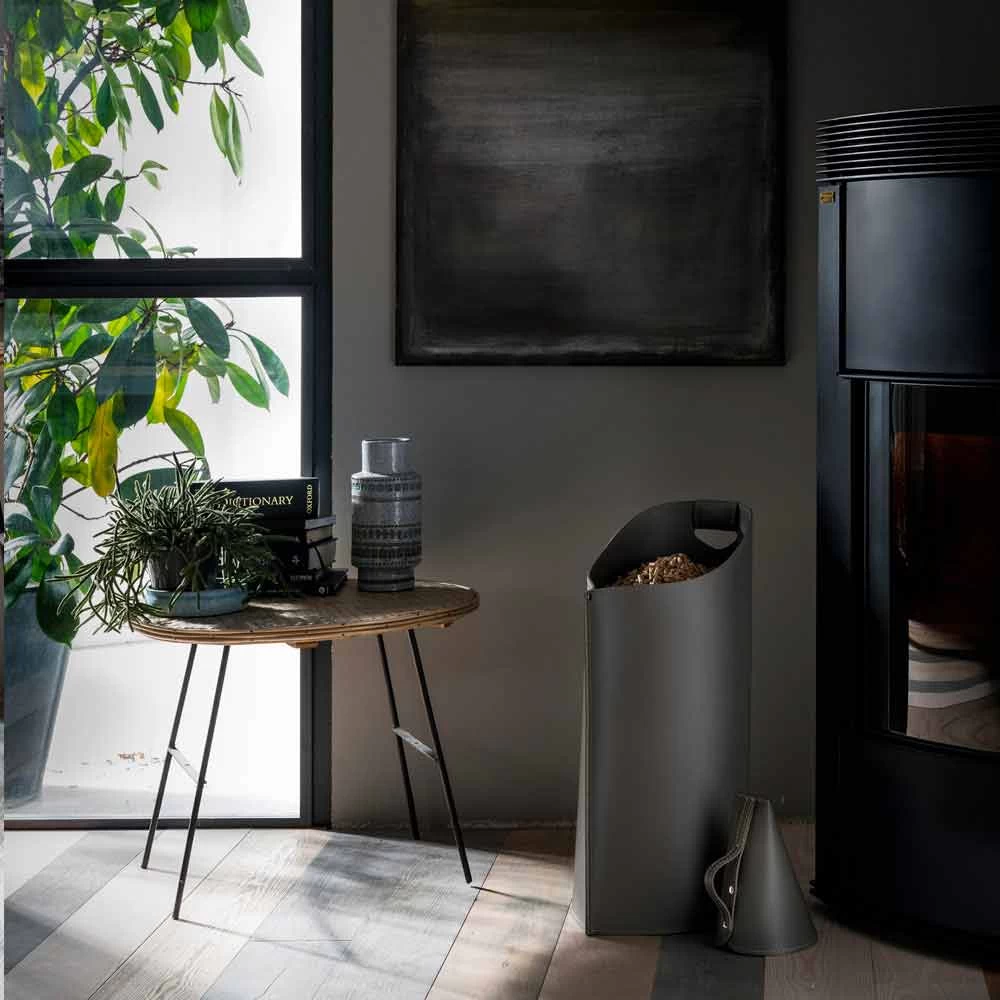 Stockeur à Pellets De Design Moderne Fait En Cuir Sapir 4 Stockeur à Pellets De Design Moderne Fait En Cuir Sapir – Image 2