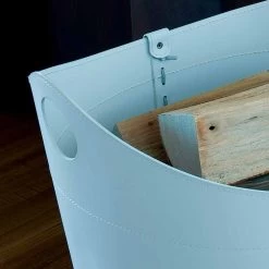 Porte-bûches De Design Moderne En Cuir Cadin, Fait En Italie -Décoration D'intérieur portalegna da interno in cuoio con ruote dal design moderno cadin 11