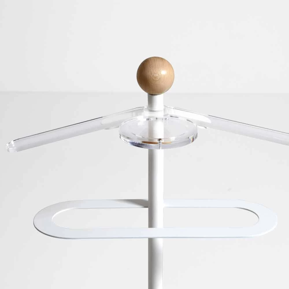 Porte-vêtement En Métal Peint En Blanc Et Base En Bois Naturel Fedor 4 Porte-vêtement En Métal Peint En Blanc Et Base En Bois Naturel Fedor – Image 2